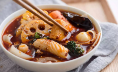 知名麻辣燙出現(xiàn)食品安全問題，如何保障吃的安全？